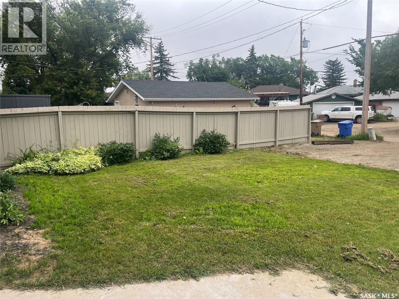 Photo 5 of 711 18th Avenue E, Regina SK