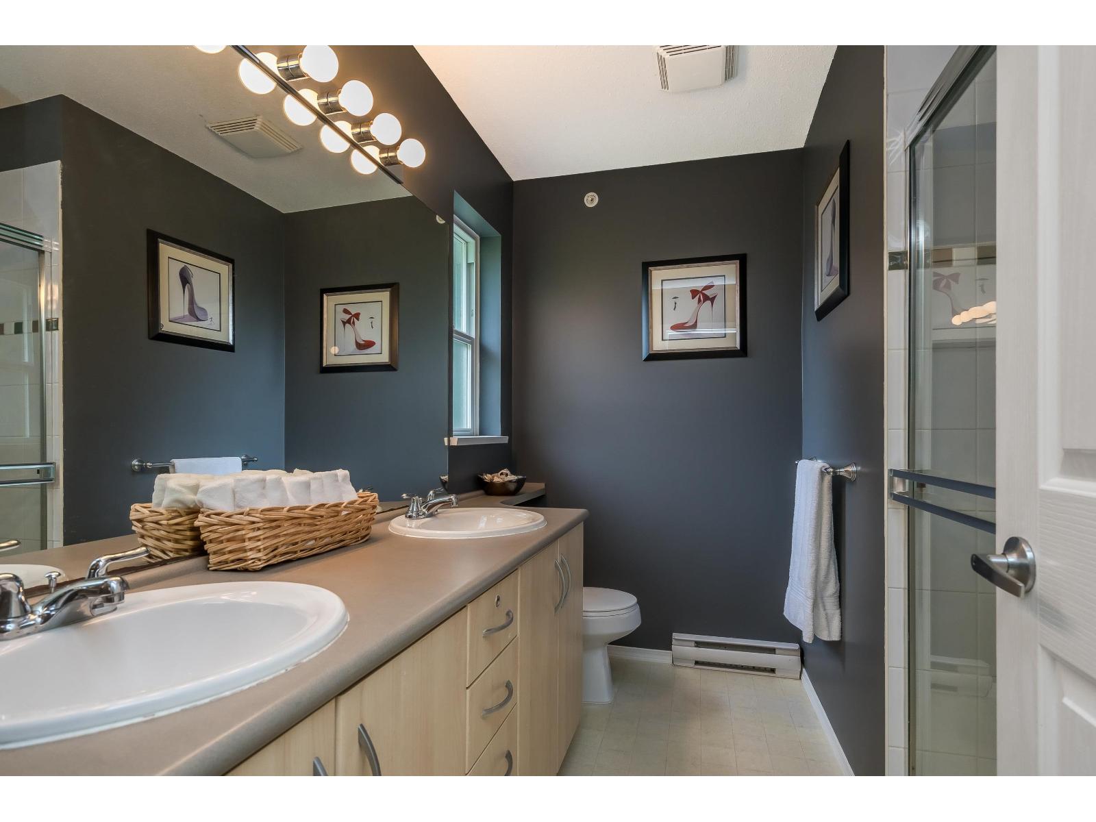 Photo 24 of 1 6747 203 Street, Langley BC