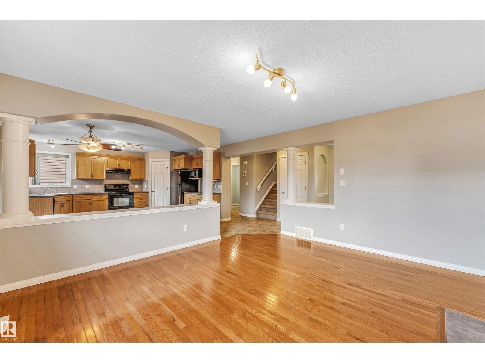 Photo 15 of 144 55 St Sw, Edmonton AB
