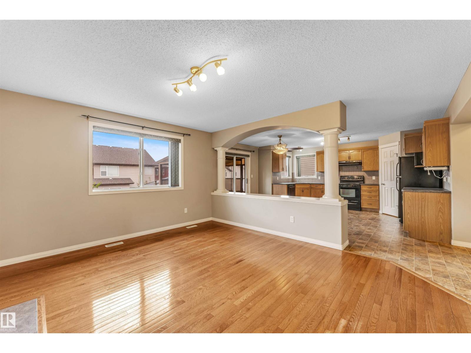 Photo 16 of 144 55 St Sw, Edmonton AB