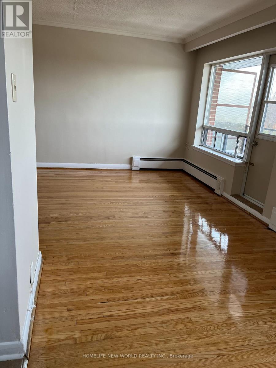 Photo 10 of 3 230 Wilmington Avenue, Toronto ON