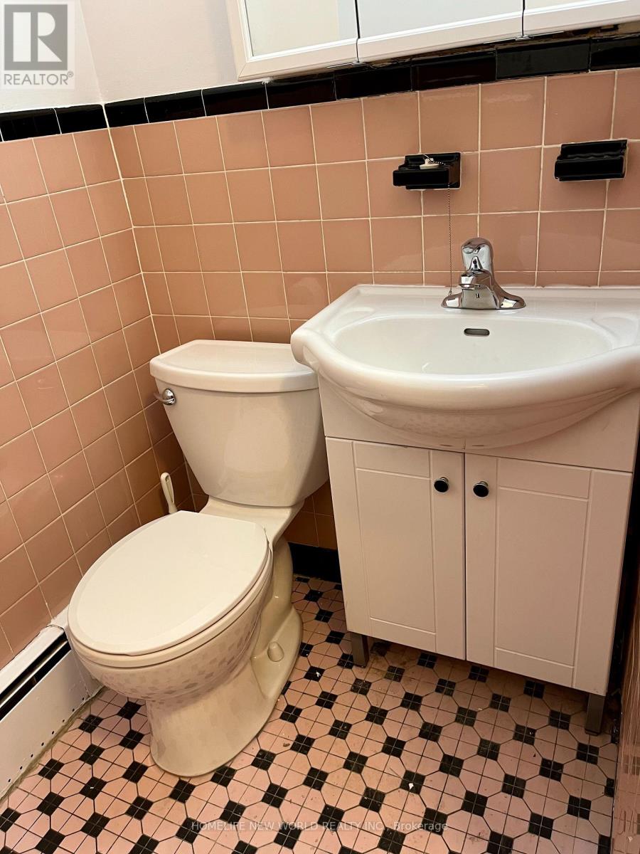 Photo 13 of 3 230 Wilmington Avenue, Toronto ON