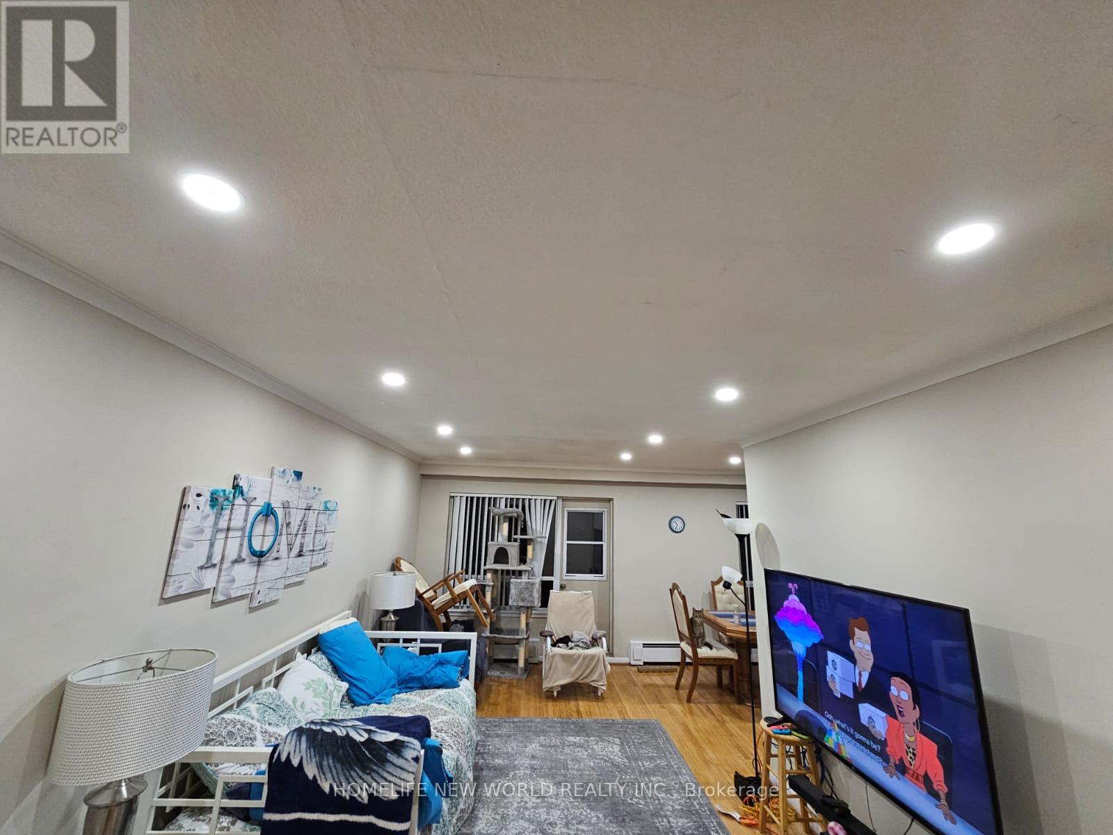 Photo 5 of 3 230 Wilmington Avenue, Toronto ON