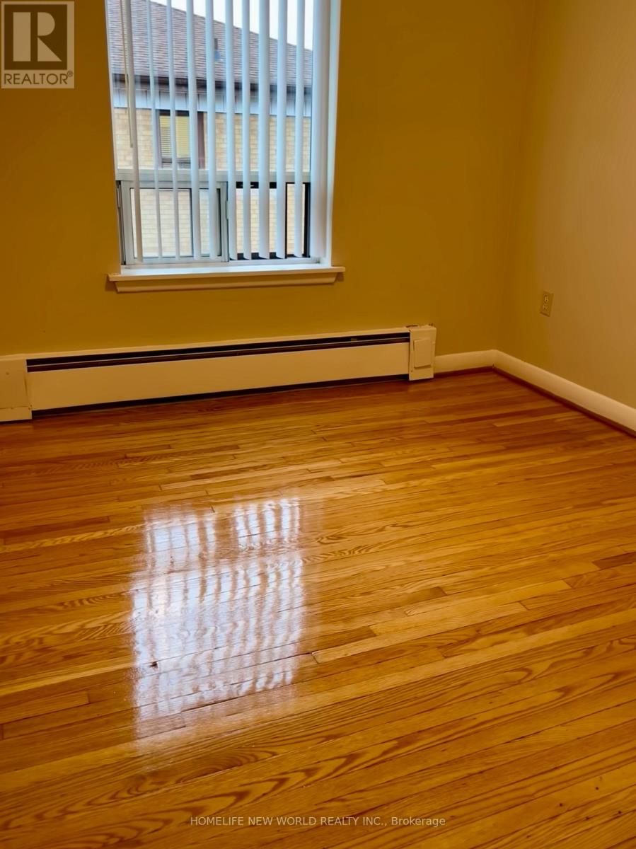 Photo 8 of 3 230 Wilmington Avenue, Toronto ON