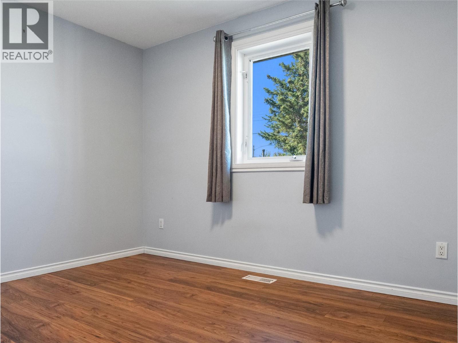412 100 Avenue, Dawson Creek