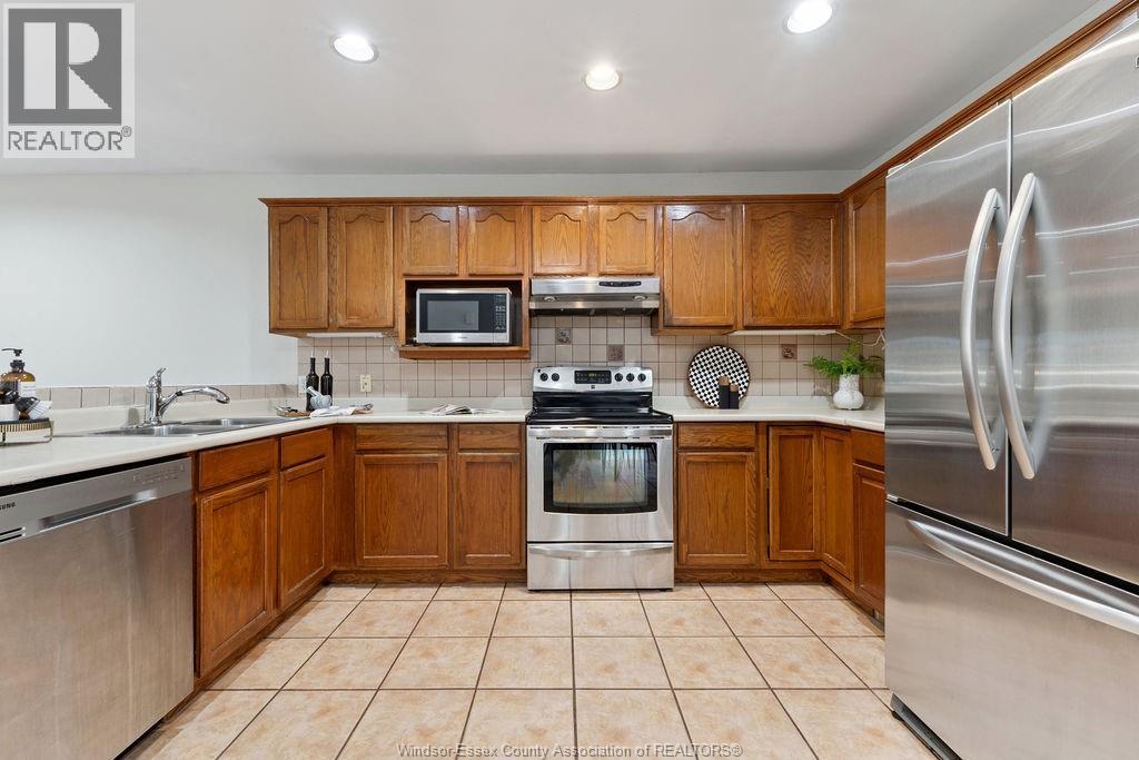 Photo 10 of 1544 Imperial Crescent, Windsor ON