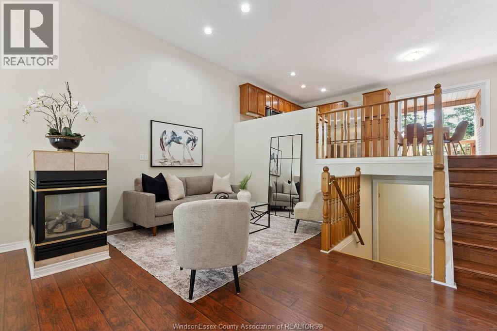 Photo 3 of 1544 Imperial Crescent, Windsor ON