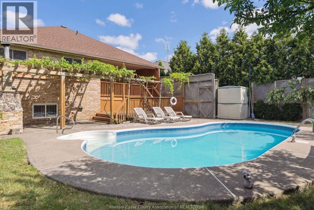 Photo 30 of 1544 Imperial Crescent, Windsor ON
