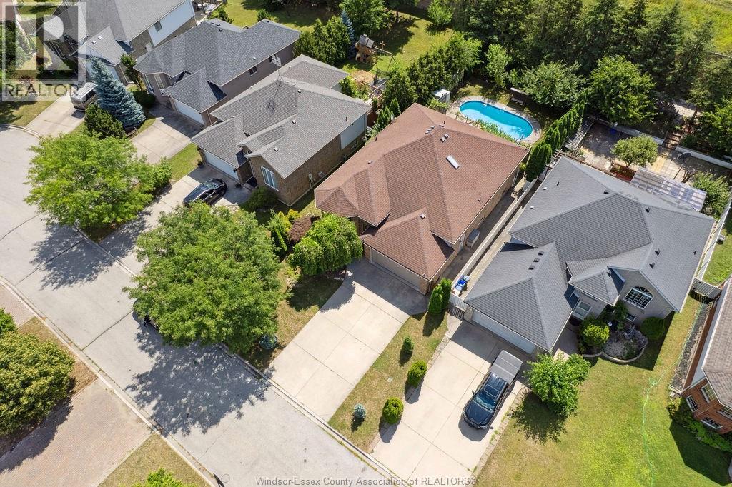 Photo 33 of 1544 Imperial Crescent, Windsor ON