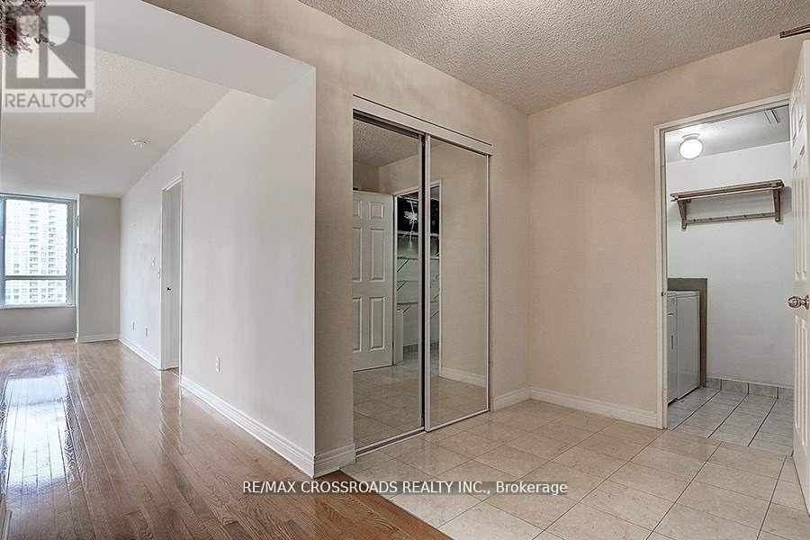 Photo 16 of 2106 18 Parkview Avenue, Toronto ON
