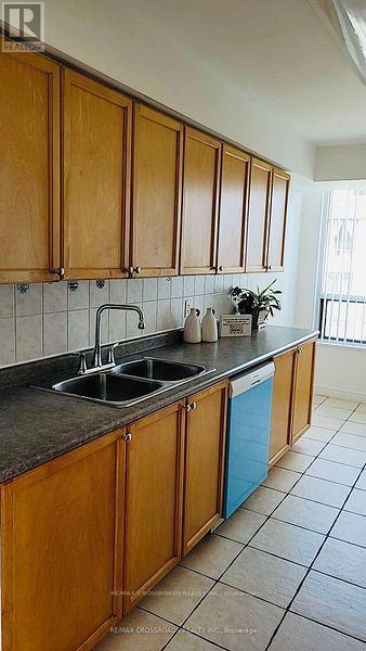 Photo 18 of 2106 18 Parkview Avenue, Toronto ON