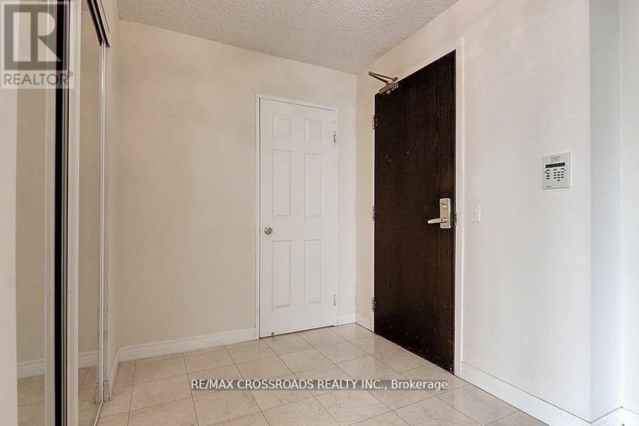 Photo 3 of 2106 18 Parkview Avenue, Toronto ON