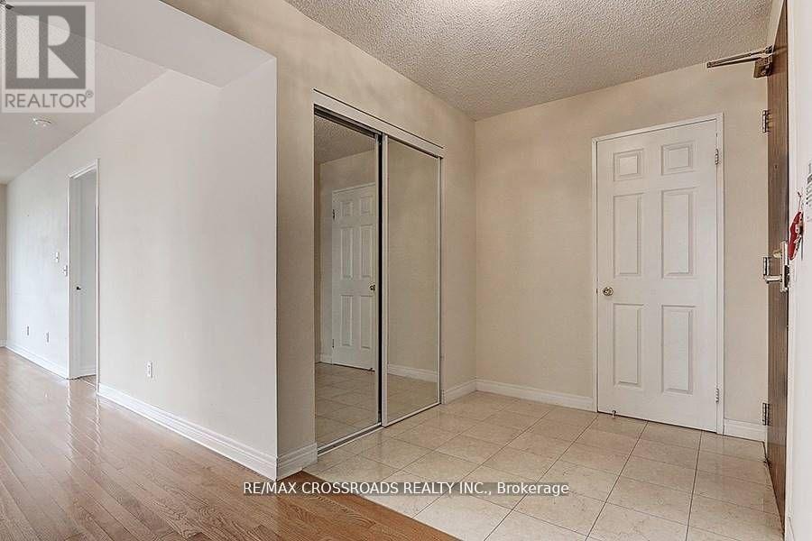 Photo 4 of 2106 18 Parkview Avenue, Toronto ON