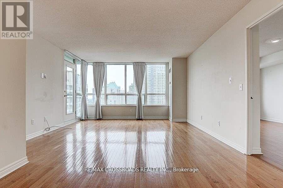 Photo 5 of 2106 18 Parkview Avenue, Toronto ON