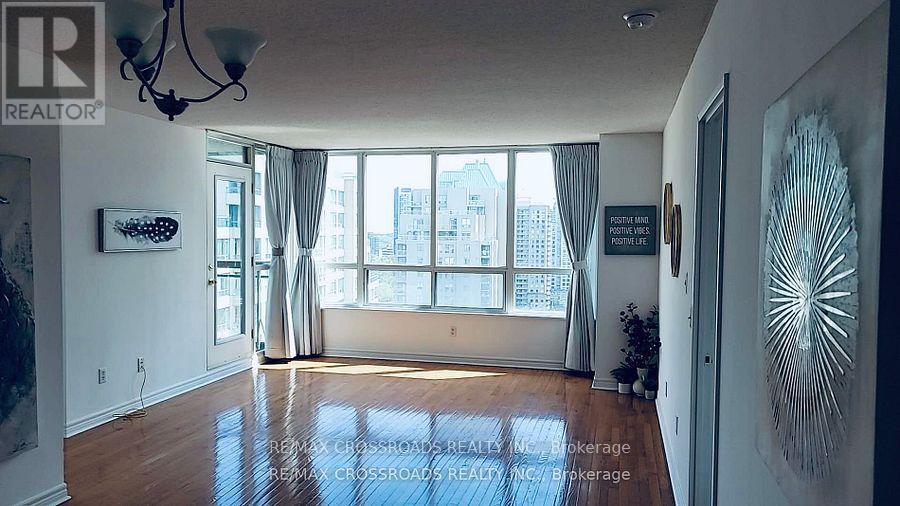 Photo 8 of 2106 18 Parkview Avenue, Toronto ON
