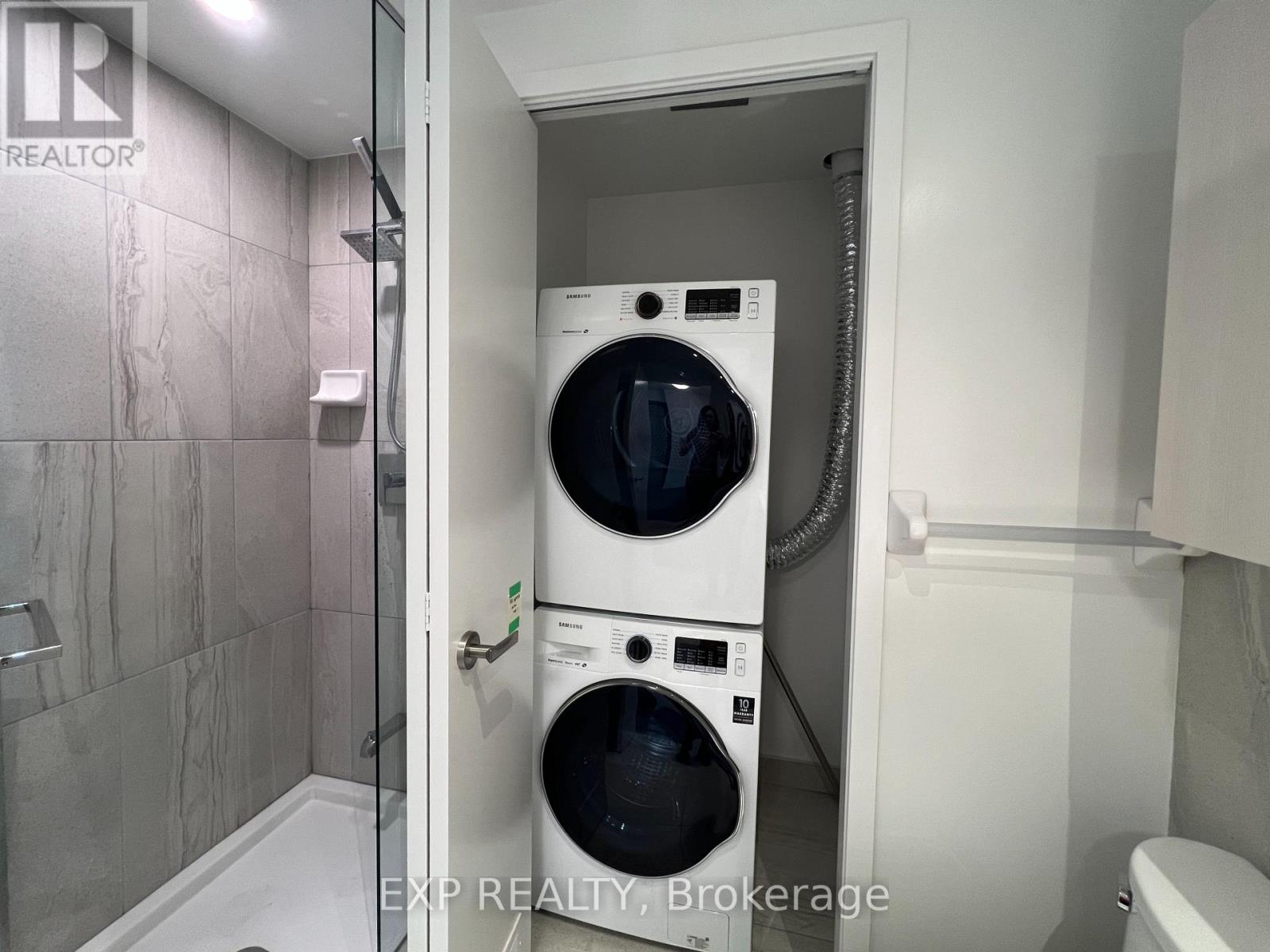 Photo 4 of 3213 195 Redpath Avenue, Toronto ON