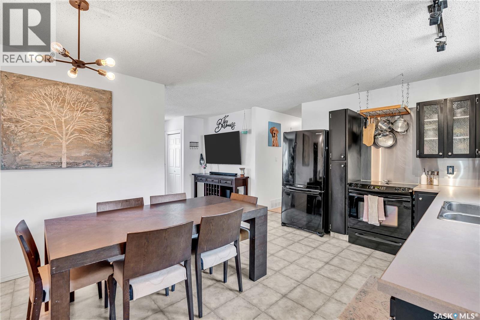 Photo 13 of Street 326 King Street, Balgonie SK