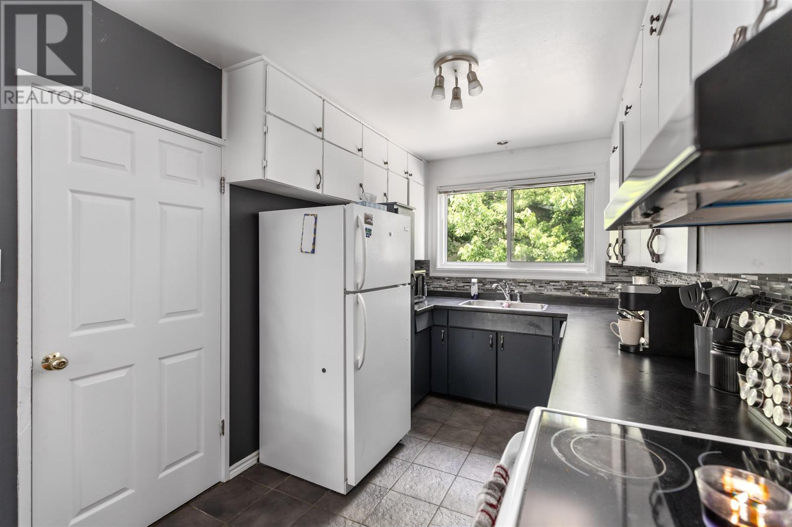 Photo 13 of 61 Cartier St, Sault Ste Marie ON