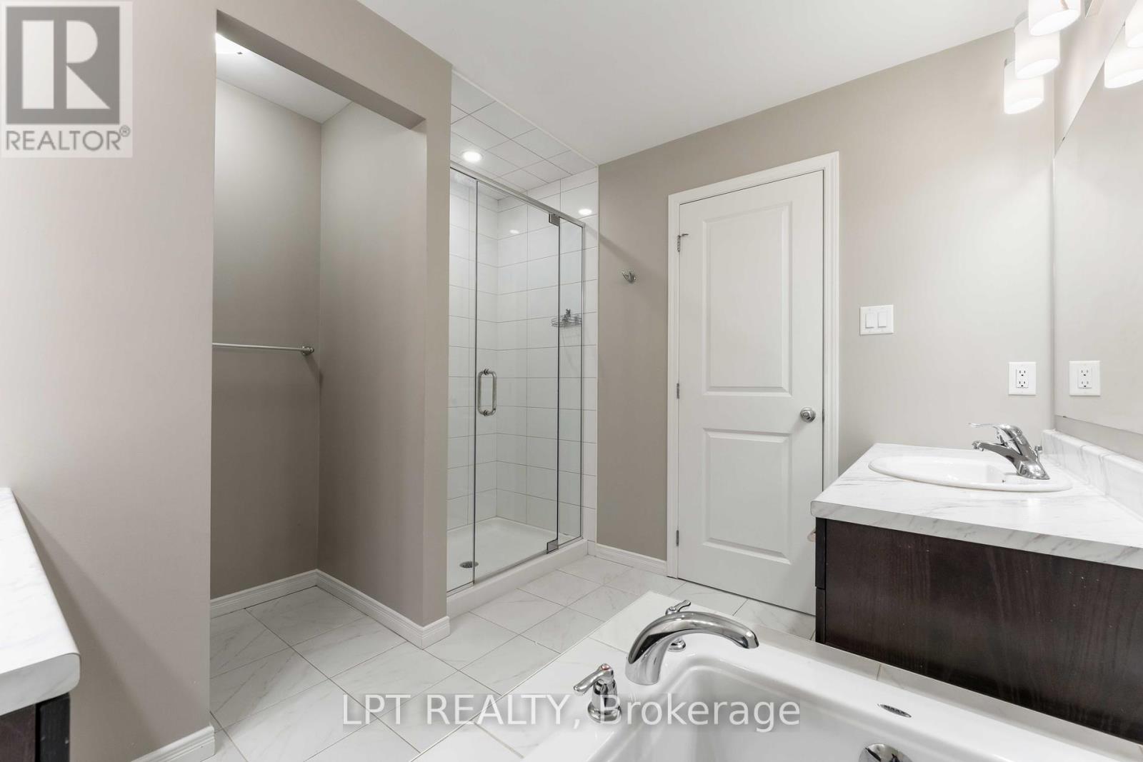 Photo 33 of 381 Cope Drive, Ottawa ON