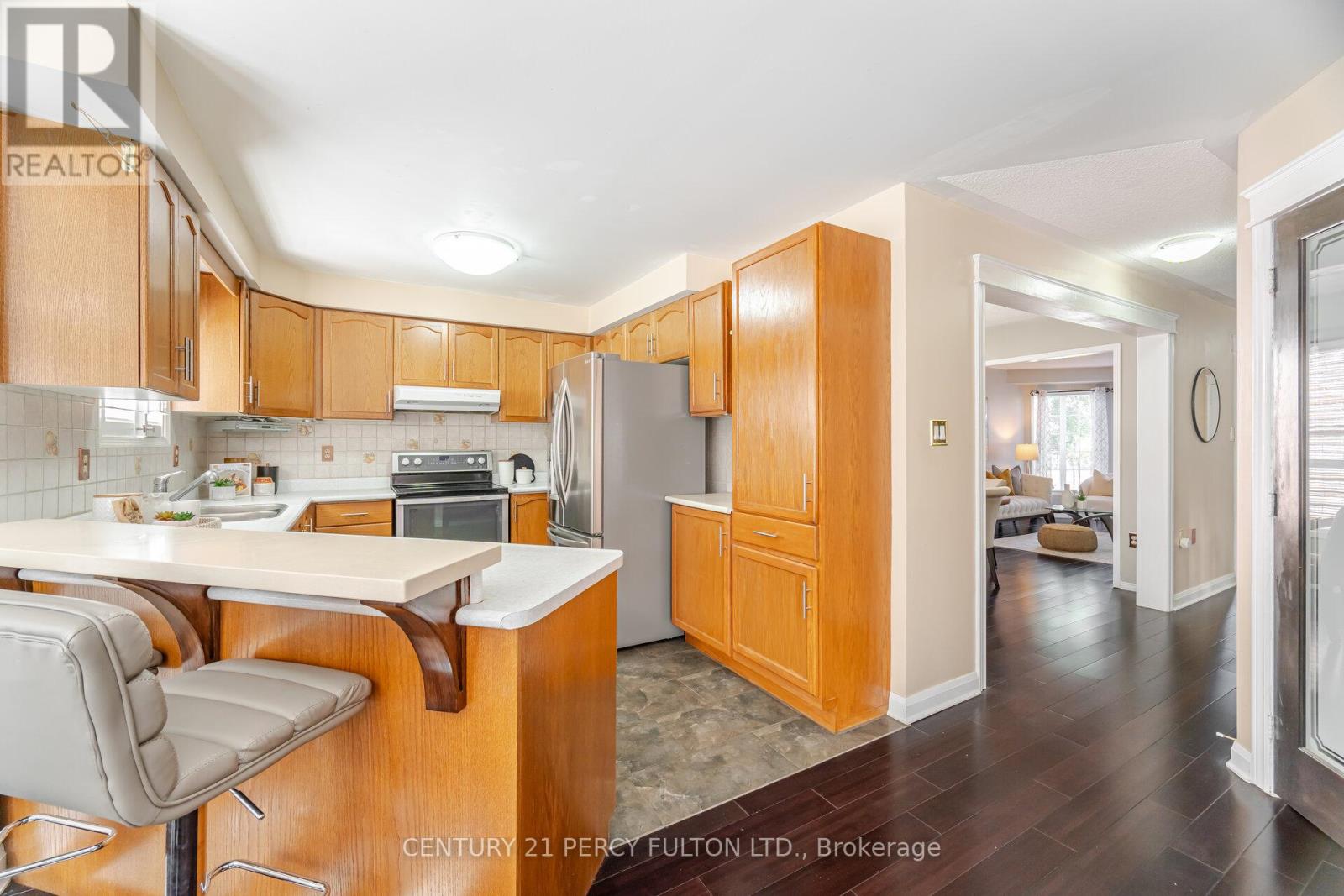 Photo 10 of 1602 Oakburn Street, Pickering ON
