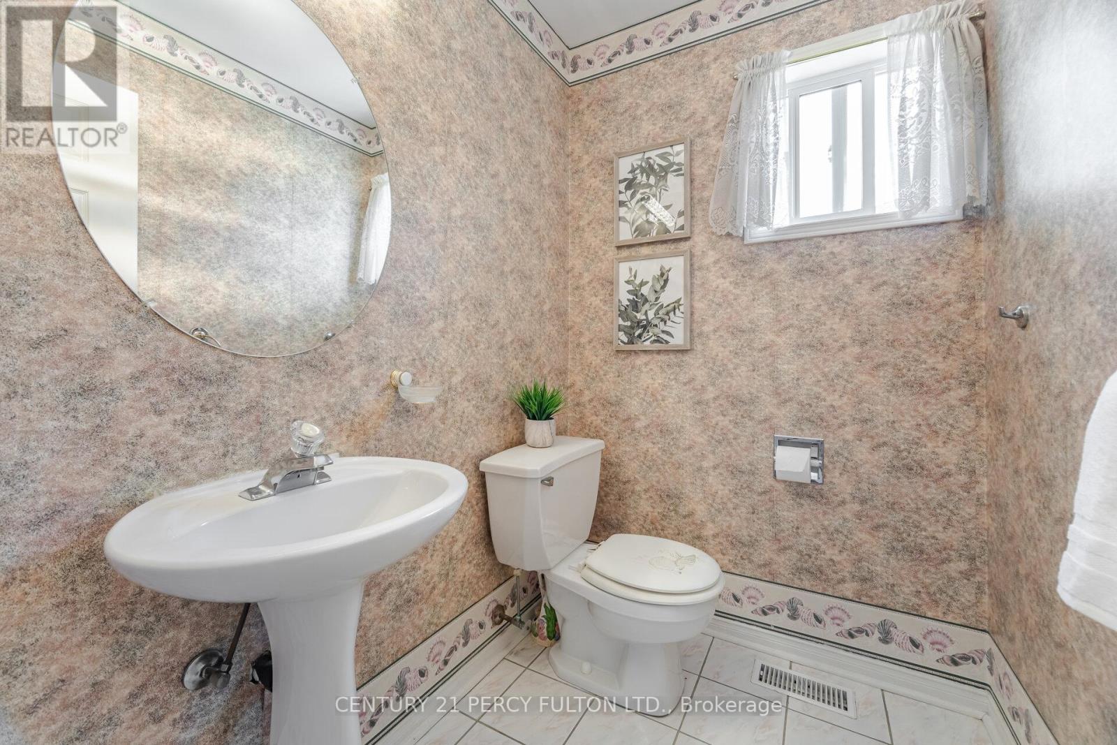 Photo 14 of 1602 Oakburn Street, Pickering ON