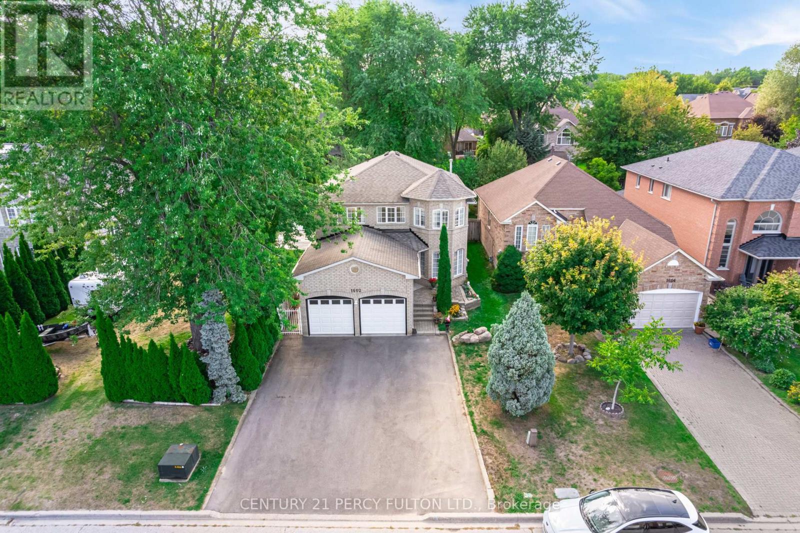 Photo 2 of 1602 Oakburn Street, Pickering ON