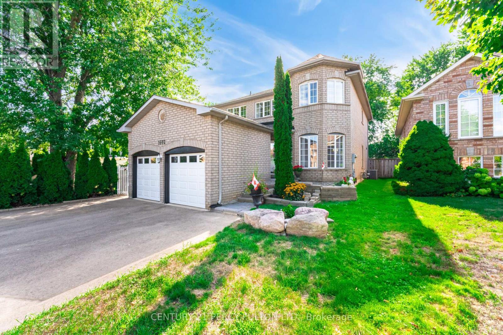 Photo 3 of 1602 Oakburn Street, Pickering ON