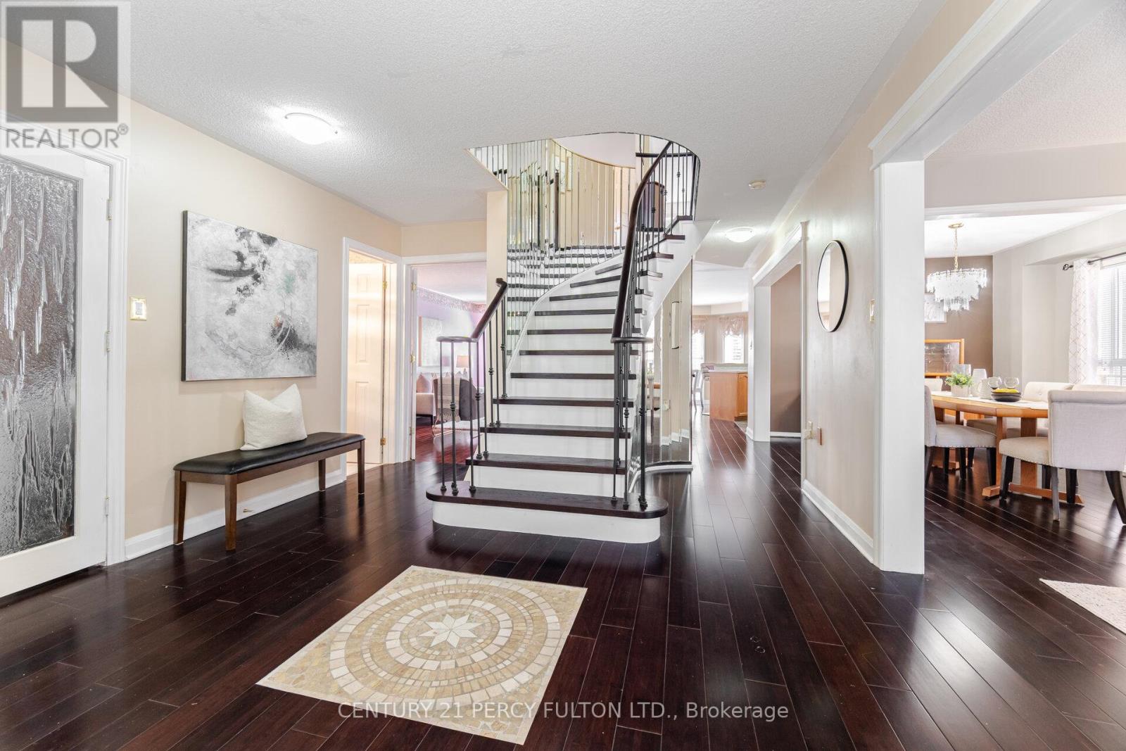 Photo 4 of 1602 Oakburn Street, Pickering ON