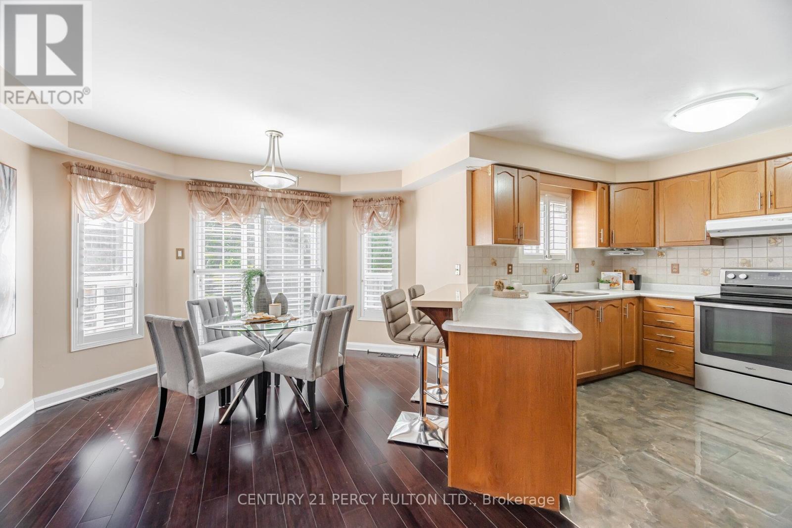 Photo 9 of 1602 Oakburn Street, Pickering ON