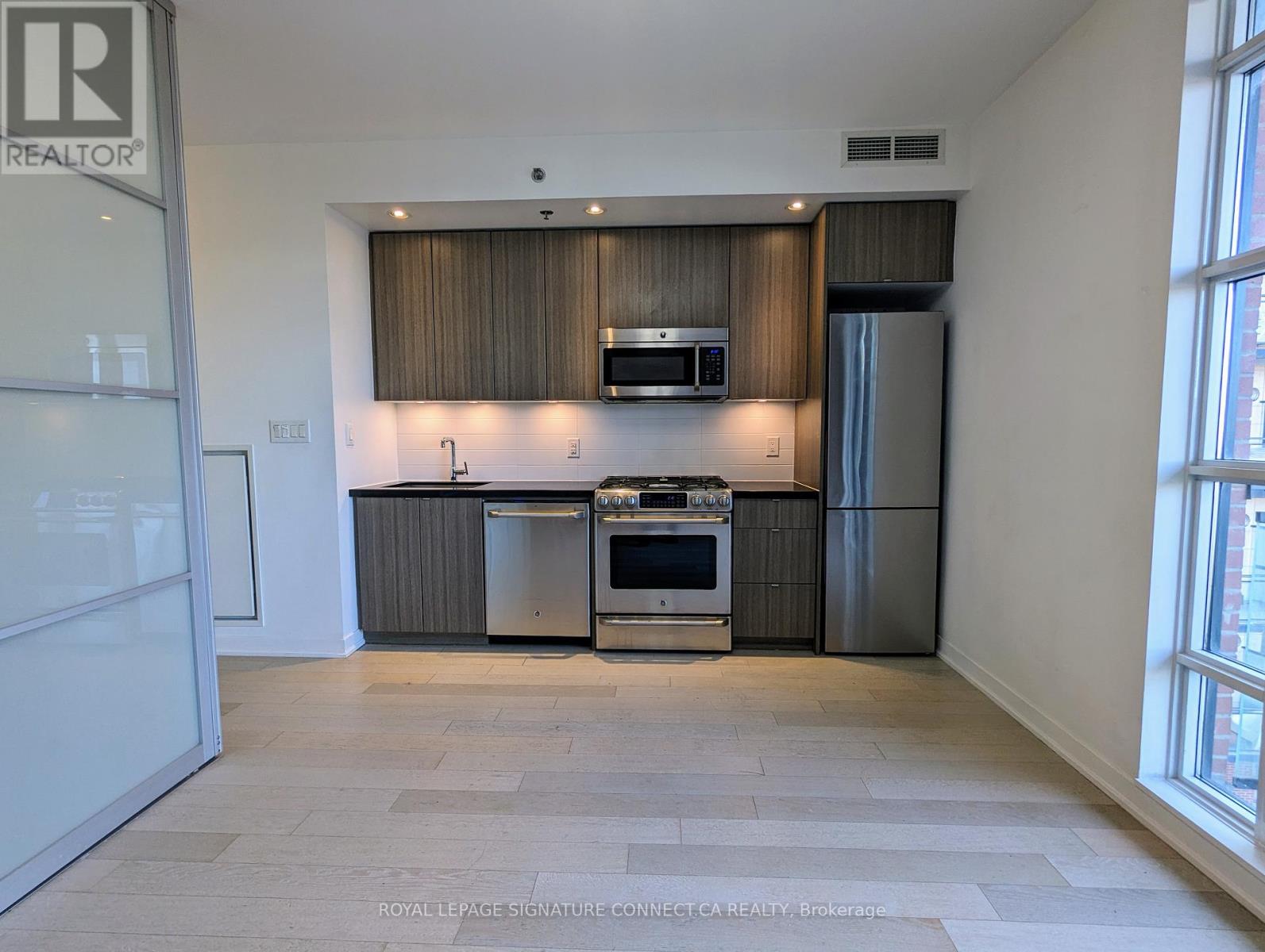 Photo 5 of 410 88 Colgate Avenue, Toronto ON