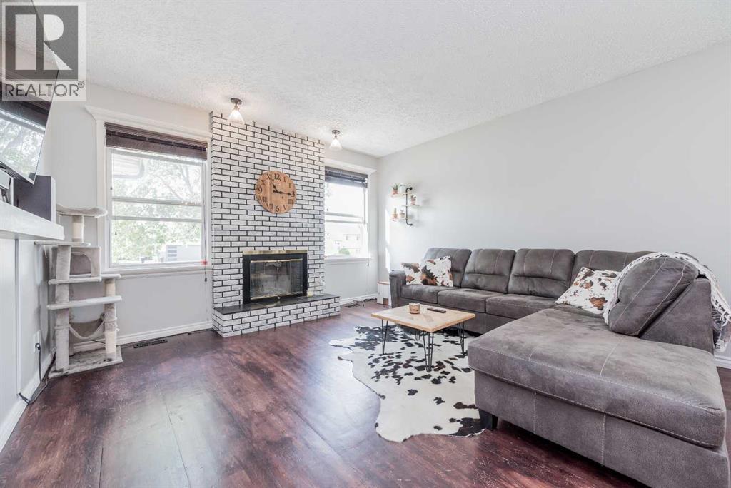 Photo 2 of 9706 72 Avenue, Grande Prairie AB