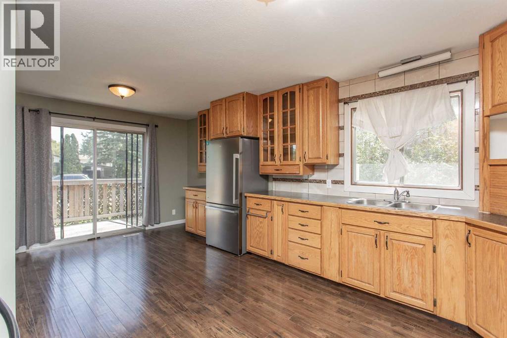 Photo 2 of 6308 61 Avenue, Red Deer AB