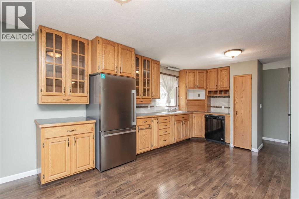 Photo 3 of 6308 61 Avenue, Red Deer AB