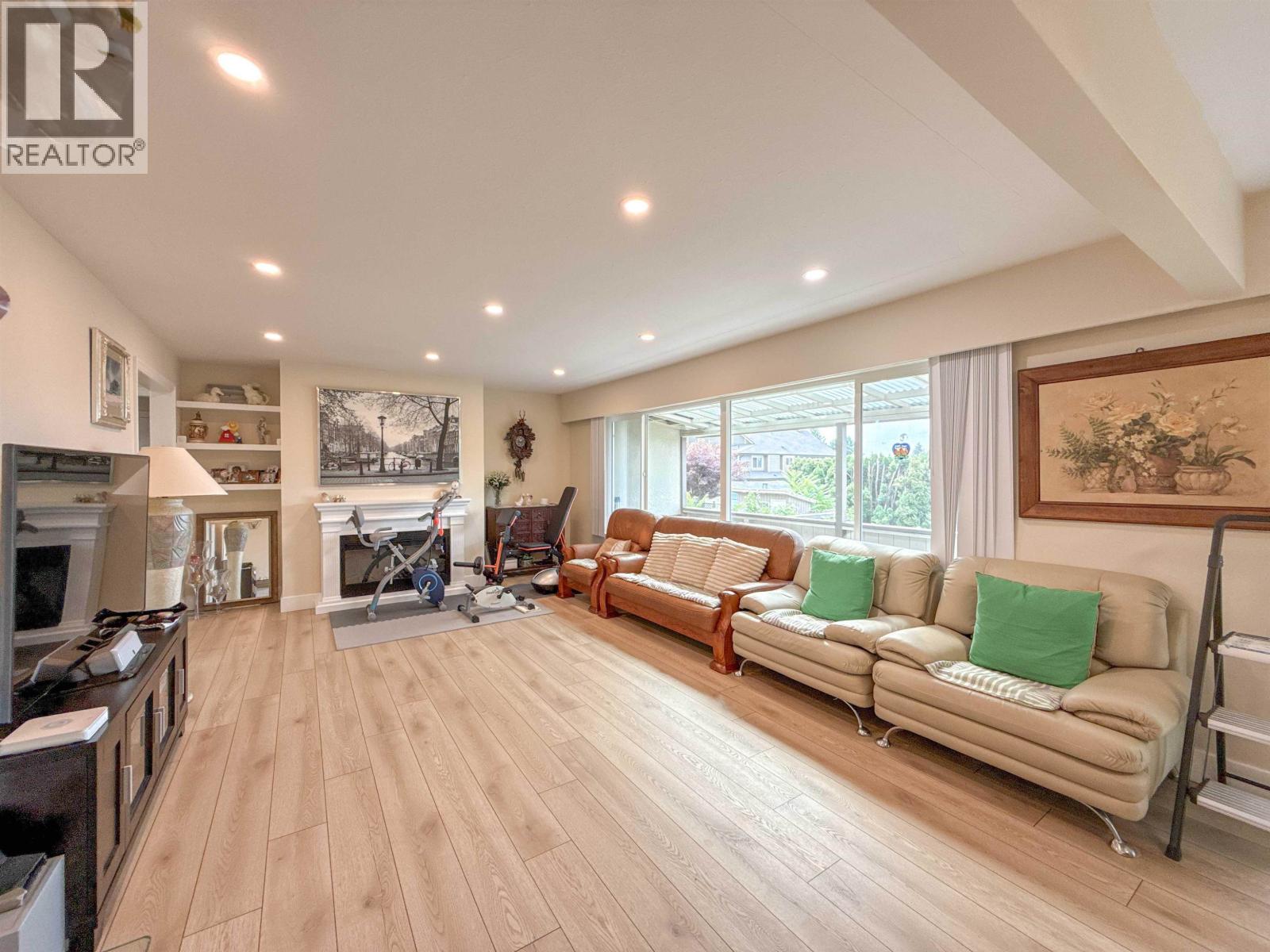 Photo 2 of 652 Shaw Avenue, Coquitlam BC