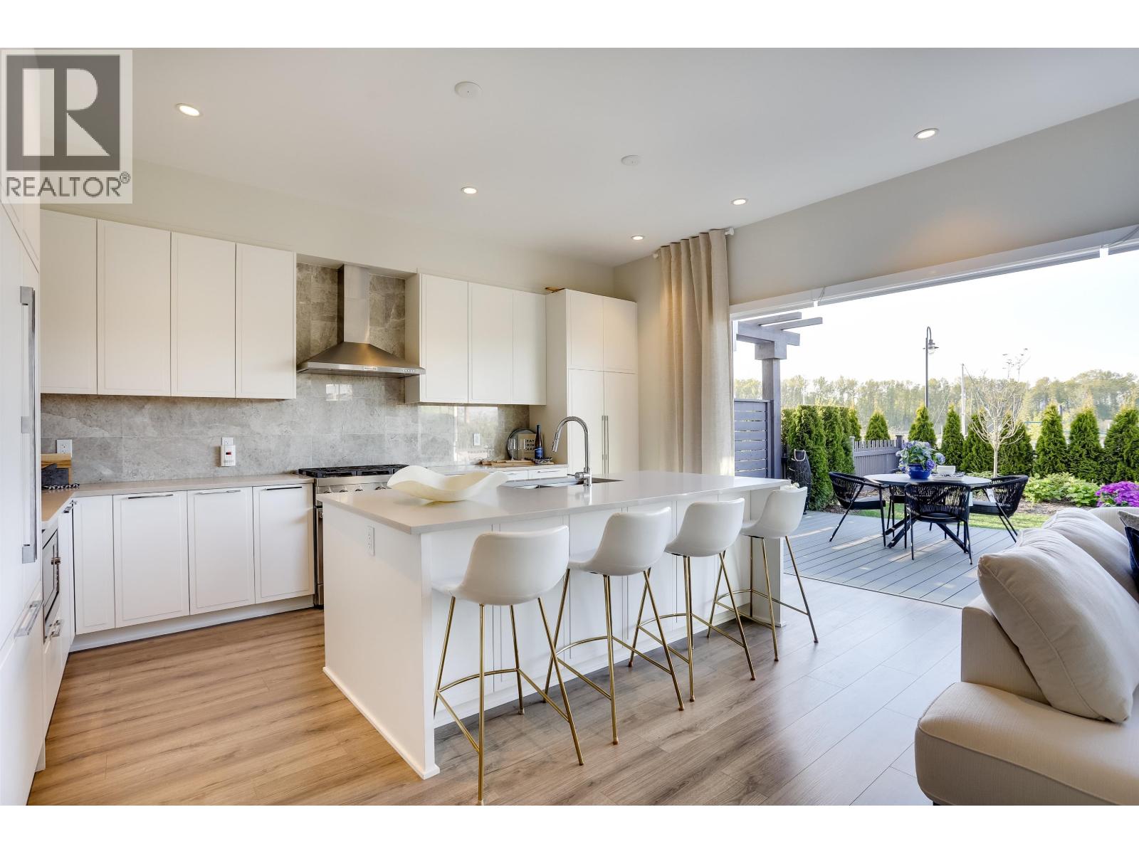 Photo 14 of 100 5311 Admiral Way, Delta BC
