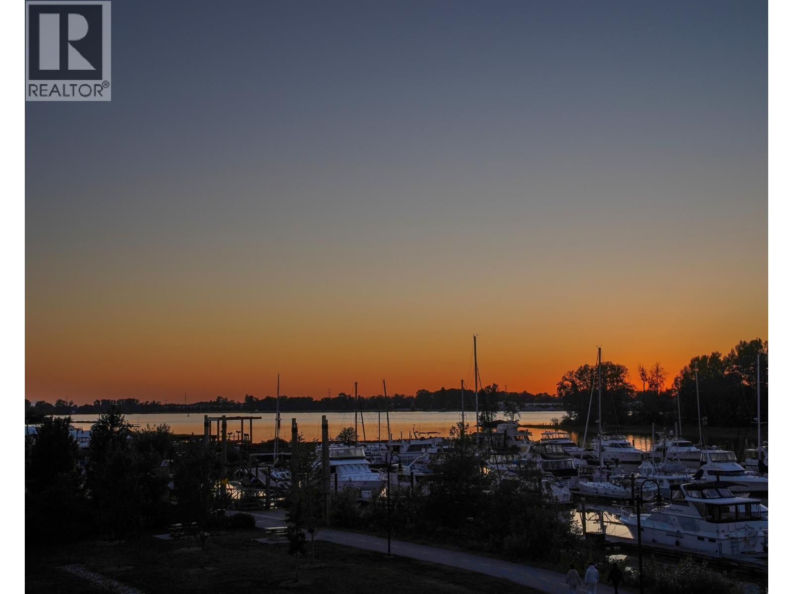 Photo 4 of 100 5311 Admiral Way, Delta BC