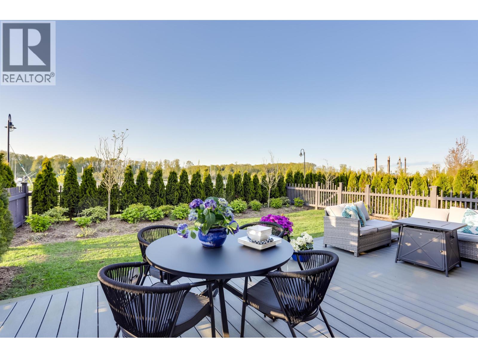 Photo 3 of 100 5311 Admiral Way, Delta BC