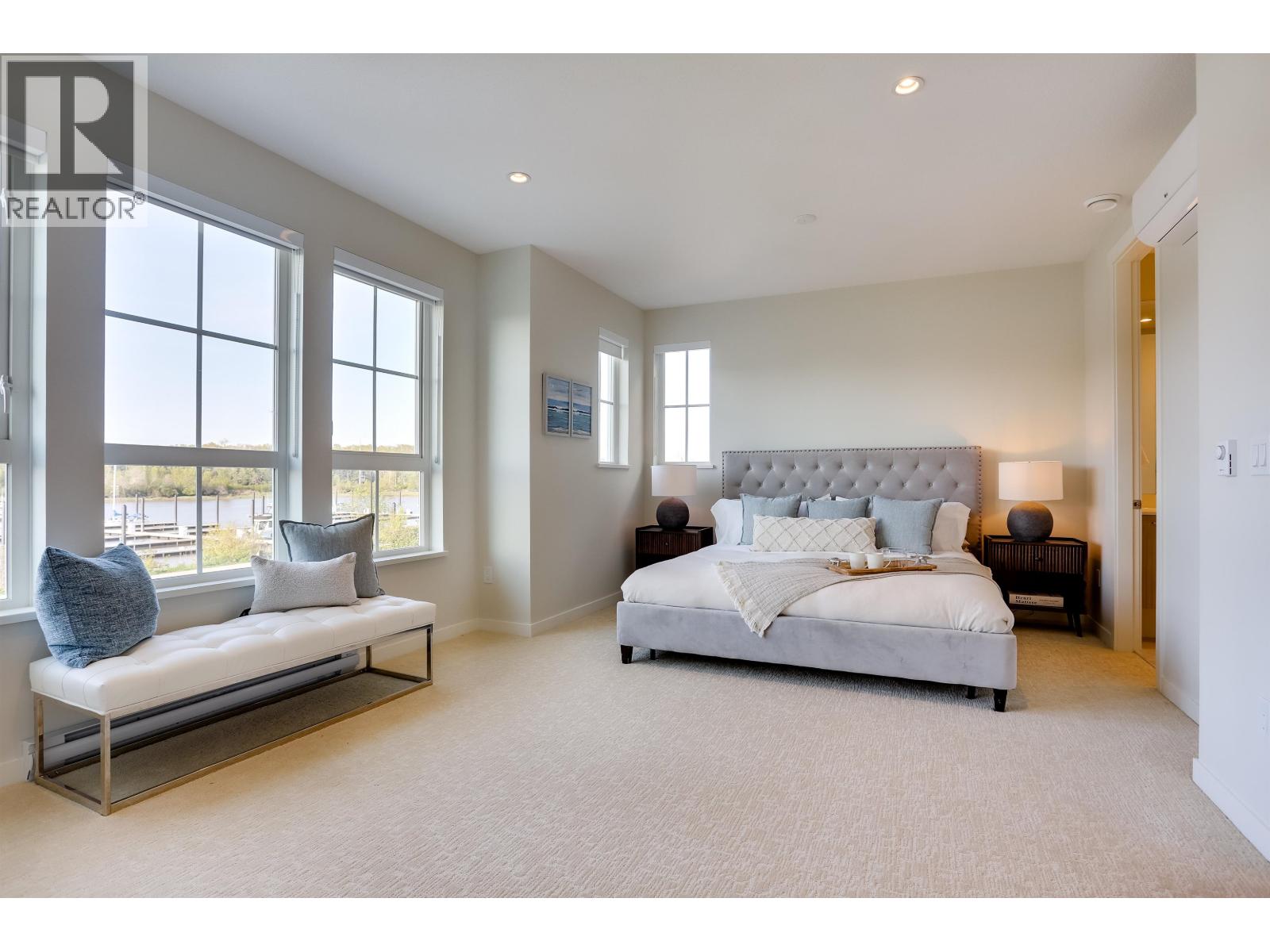 Photo 17 of 100 5311 Admiral Way, Delta BC
