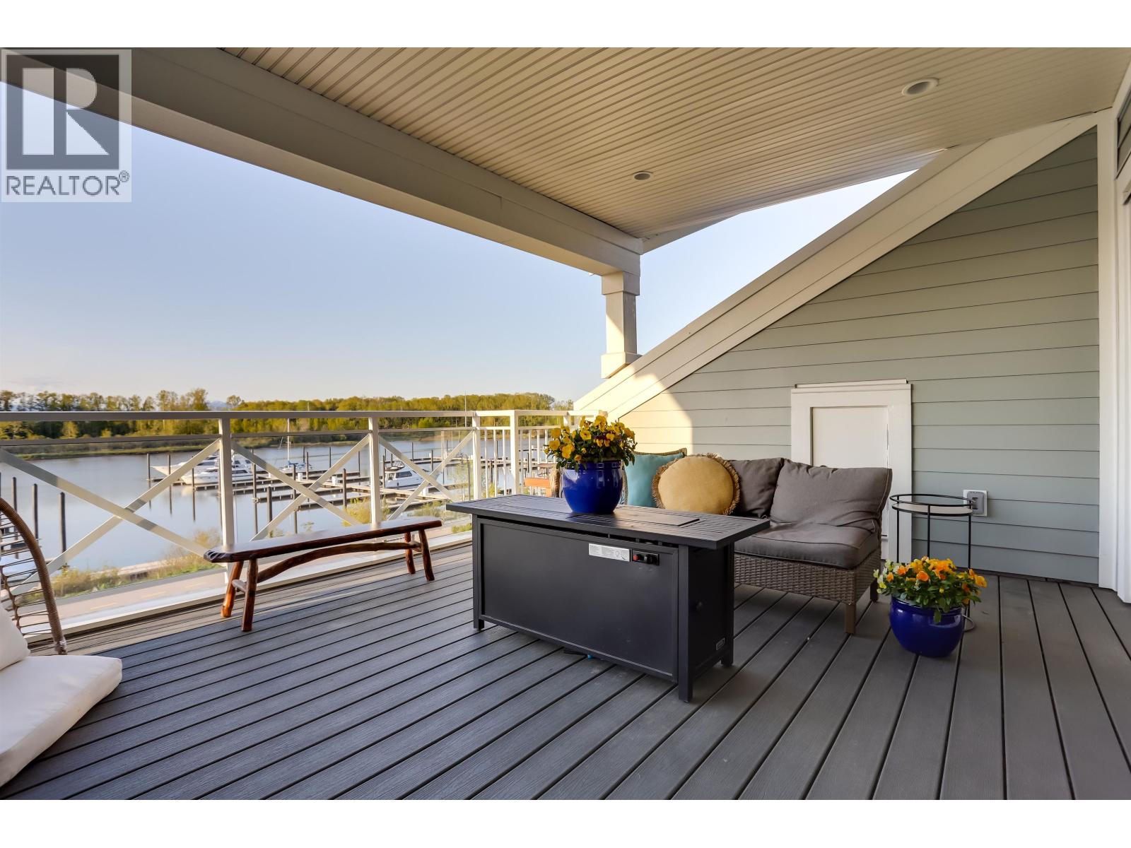 Photo 30 of 100 5311 Admiral Way, Delta BC