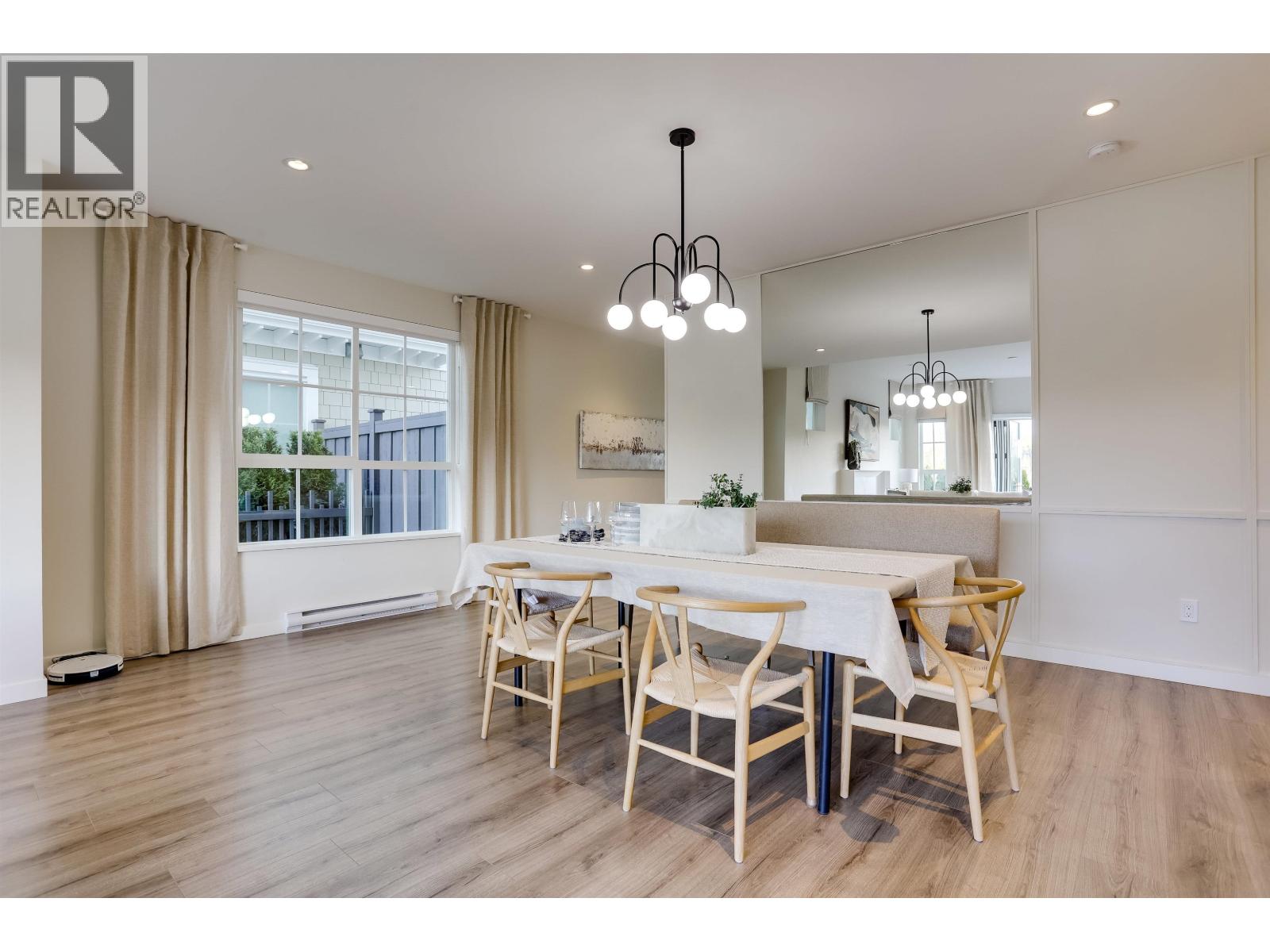Photo 10 of 100 5311 Admiral Way, Delta BC