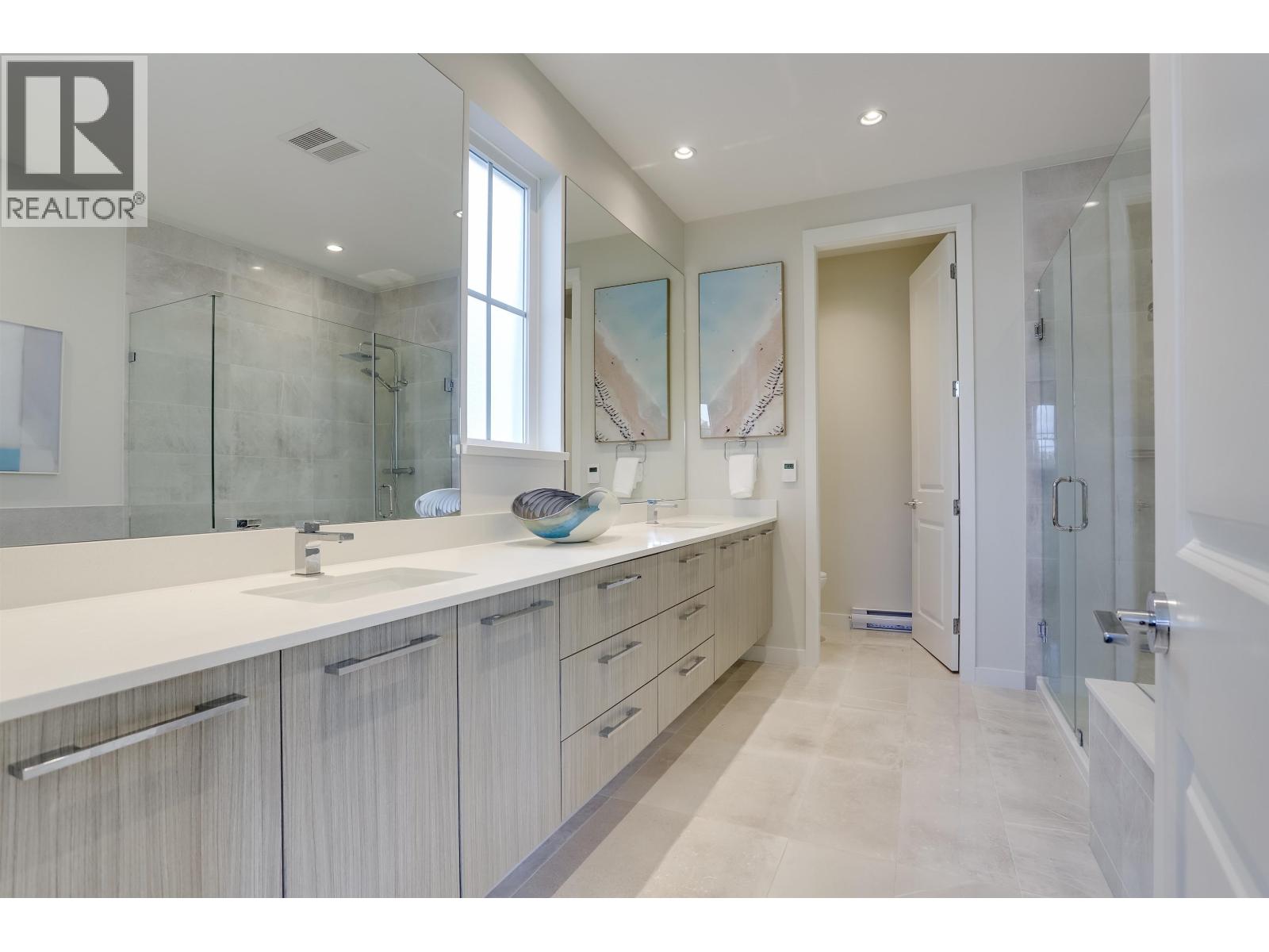 Photo 19 of 100 5311 Admiral Way, Delta BC
