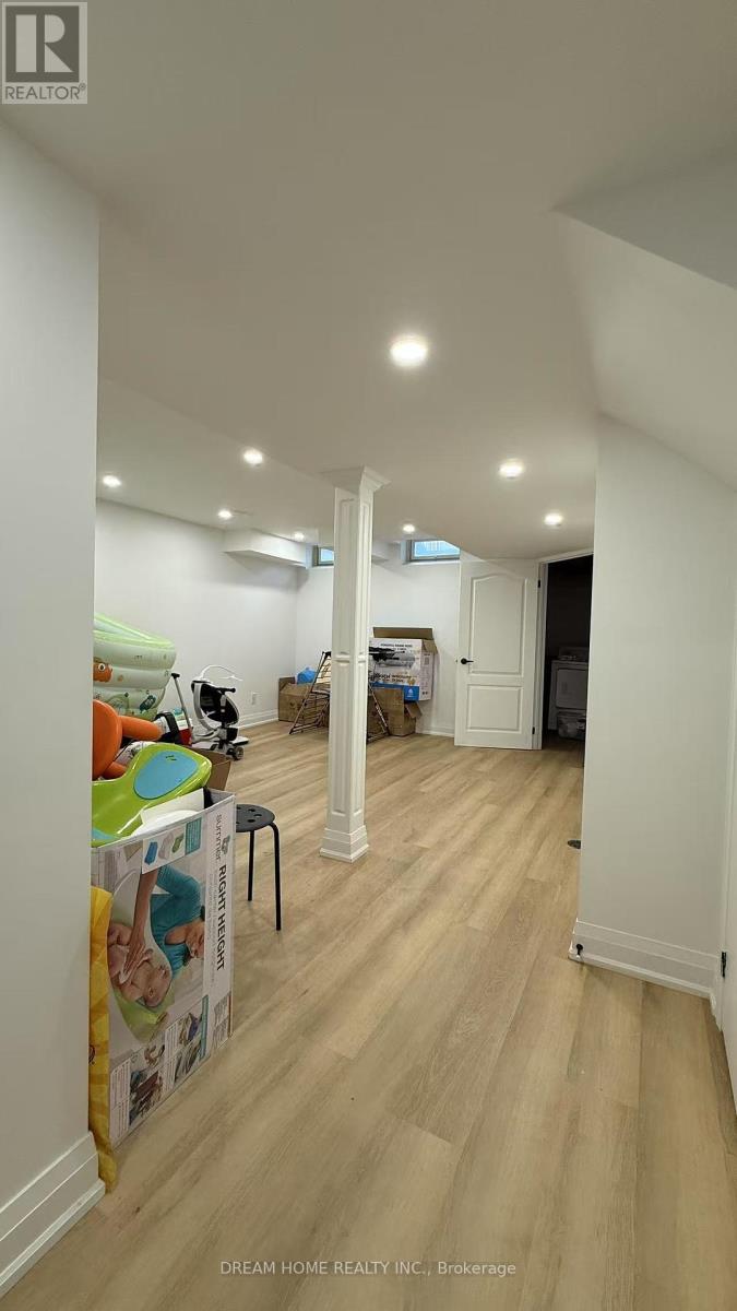 Photo 6 of 46 Venture Avenue, Richmond Hill ON