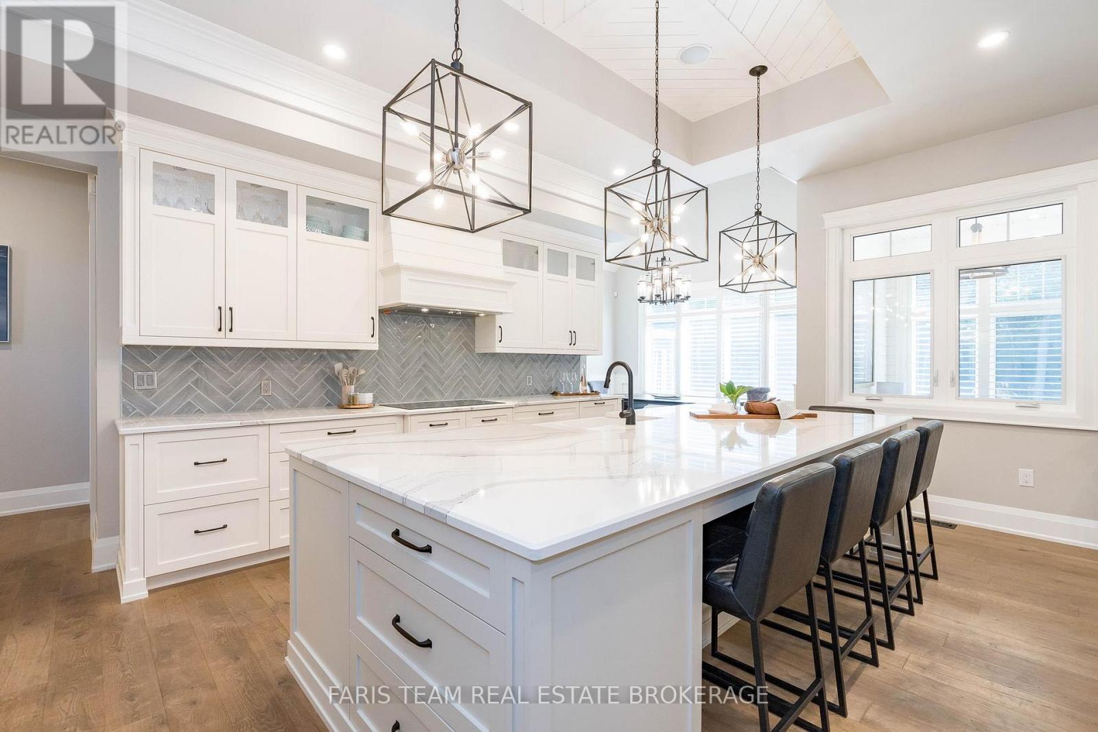 Photo 11 of 20 Barrie Hill Lane, Springwater ON