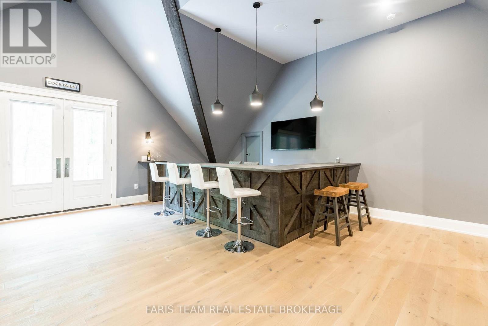 Photo 32 of 20 Barrie Hill Lane, Springwater ON