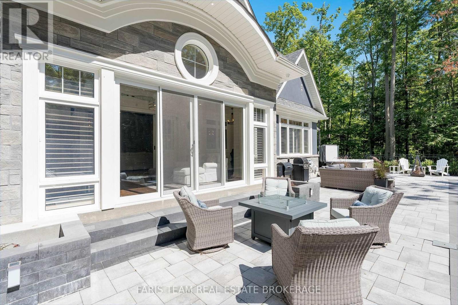 Photo 43 of 20 Barrie Hill Lane, Springwater ON