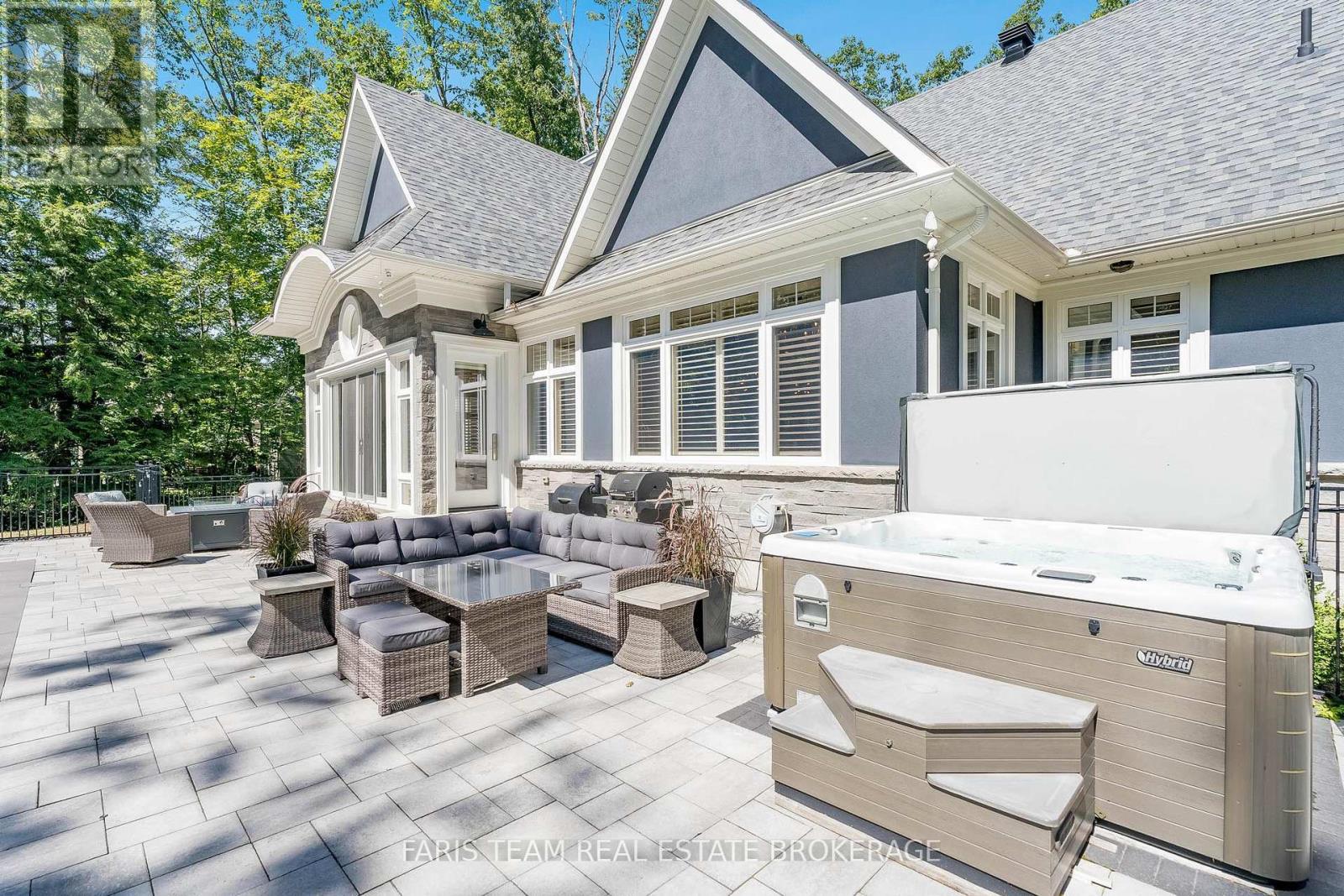 Photo 44 of 20 Barrie Hill Lane, Springwater ON