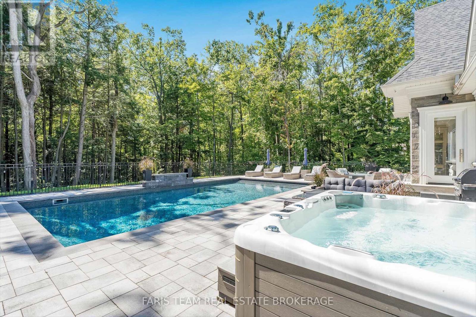 Photo 45 of 20 Barrie Hill Lane, Springwater ON