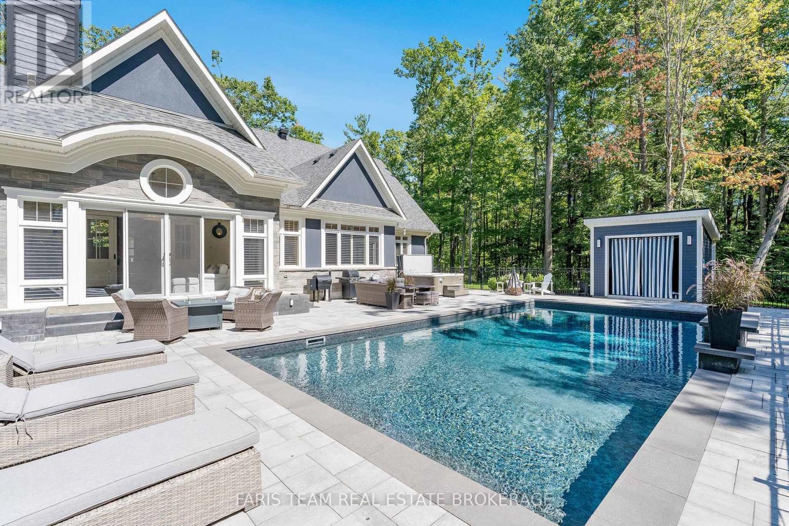 Photo 47 of 20 Barrie Hill Lane, Springwater ON