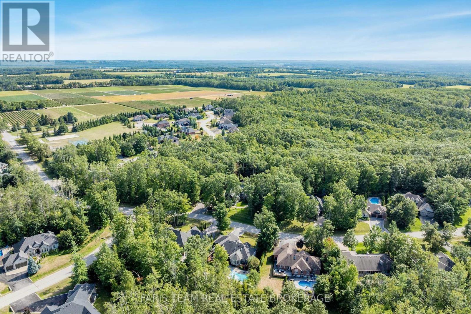 Photo 50 of 20 Barrie Hill Lane, Springwater ON