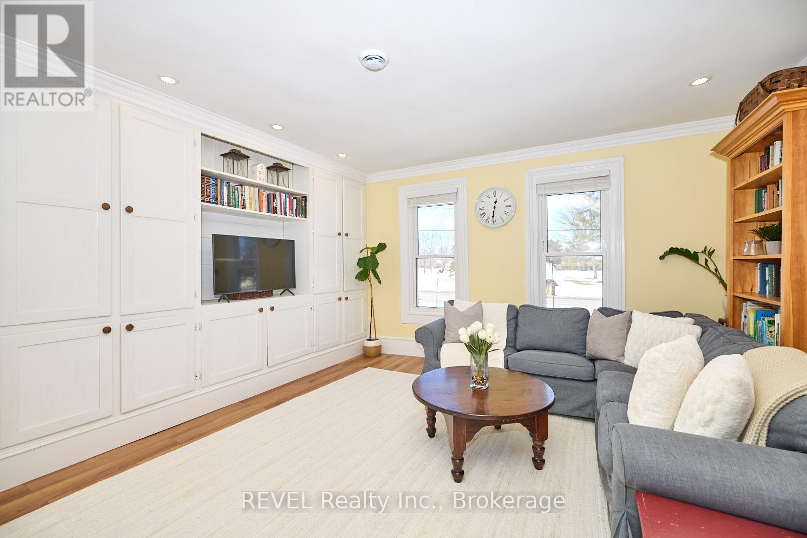 Photo 10 of 1819 Balfour Street, Pelham ON